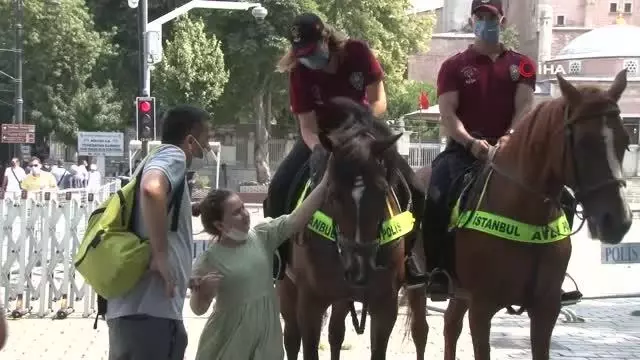 Kurban bayramında Ayasofya'da atlı polislerle denetim