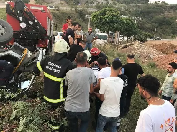 Kurban derisi yüklü kamyon devrildi: 4 yaralı