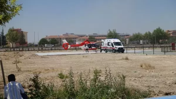 Son dakika gündem: KURBAN KESERKEN ATARDAMARINI KESTİ, AMBULANS HELİKOPTERLE SEVK EDİLDİ