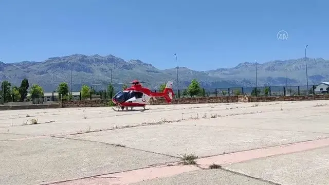 Kurban keserken yaralanan kişi, hava ambulansıyla hastaneye sevk edildi (2) Kurban keserken yaralanan kişi, hava ambulansıyla hastaneye sevk edildi (2)