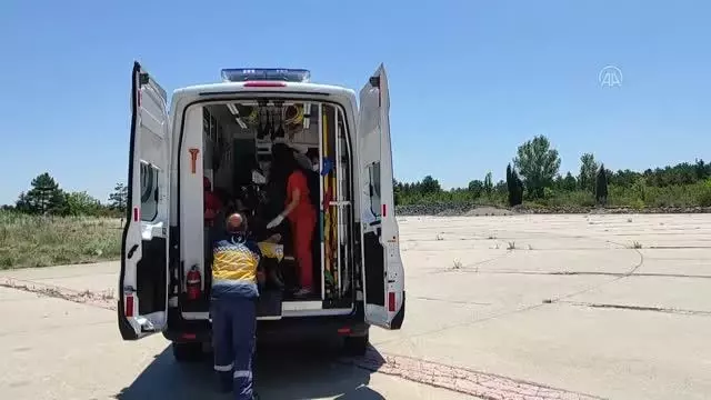 Kurban keserken yaralanan kişi, hava ambulansıyla hastaneye sevk edildi (2)