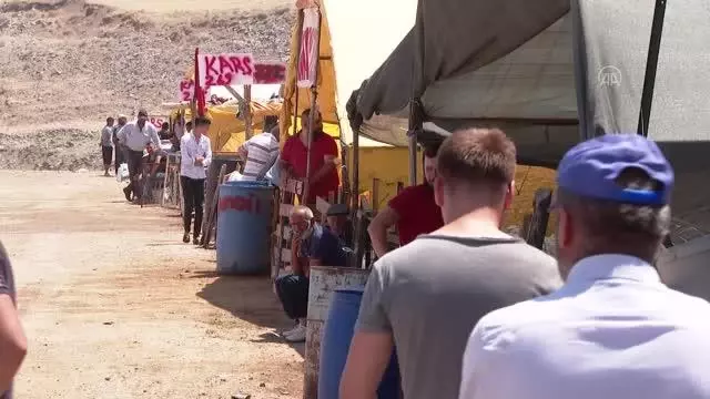 Kurban pazarlarında ve kesimhanelerde hareketlilik yaşanıyor