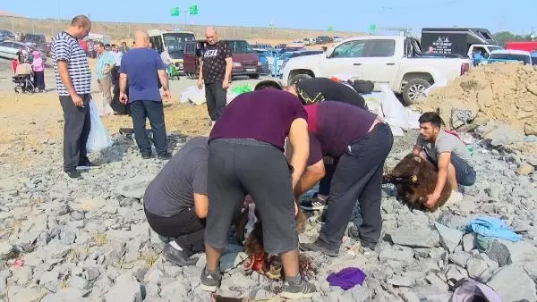 KURBAN SATIŞ VE KESİM YERLERİNDE YOĞUNLUK