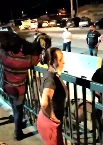 Satın aldıkları kurbanları götürmek için kapıların üzerinden atladılar
