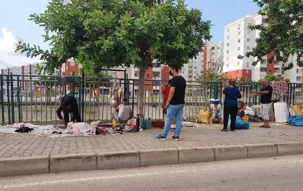 Kurbanlıklarını sokaklarda kestiler