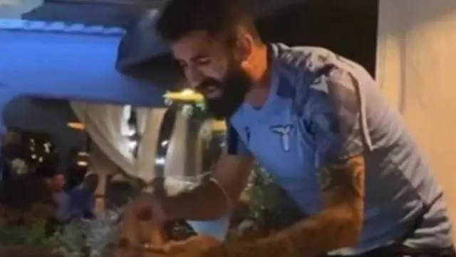 Lazio, faşist taraftarların hedefi haline gelen Elseid Hysaj'a sahip çıktı Lazio, faşist taraftarların hedefi haline gelen Elseid Hysaj'a sahip çıktı