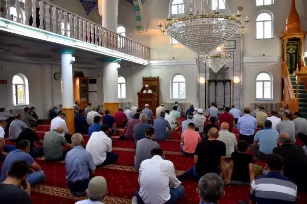 MALATYA'DA BAYRAM NAMAZI VE ŞEHİTLİK ZİYARETİ
