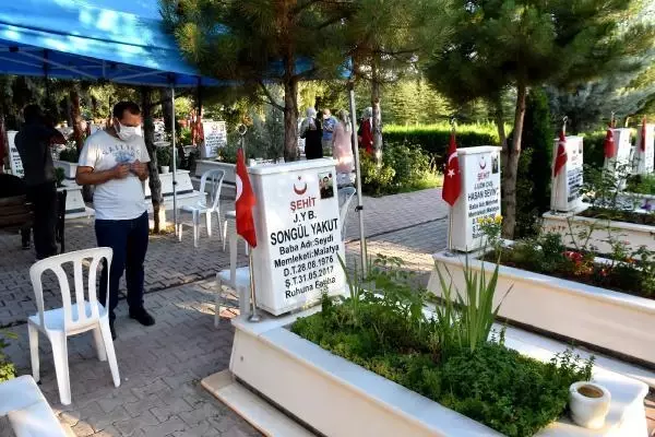 MALATYA'DA BAYRAM NAMAZI VE ŞEHİTLİK ZİYARETİ