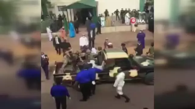 Mali'nin geçici Devlet Başkanı Goita bıçaklı saldırıdan yara almadan kurtuldu
