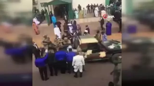 Mali'nin geçici Devlet Başkanı Goita bıçaklı saldırıdan yara almadan kurtuldu