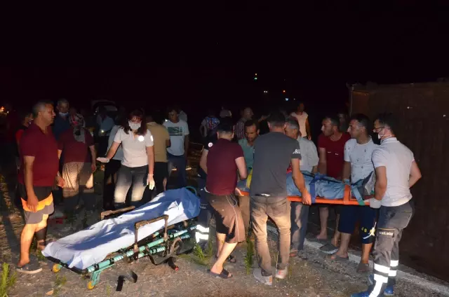 Otomobil traktöre çarptı: 3 yaralı