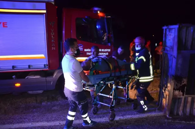 Otomobil traktöre çarptı: 3 yaralı