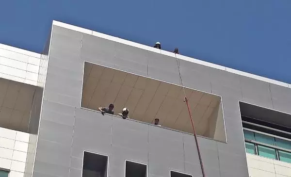 Son dakika haber... MARDİN SAĞLIK MÜDÜRLÜĞÜ ÇATISINDA YANGIN