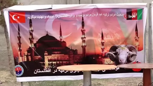 Mehmetçik, Afganistan'daki ihtiyaç sahibi 700 aileye kurban eti dağıttı