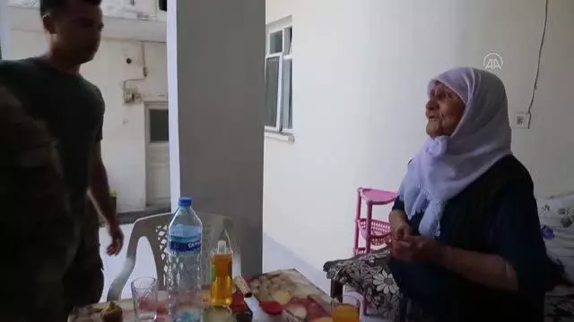Mehmetçik'ten Meryem nineye bayram ziyareti