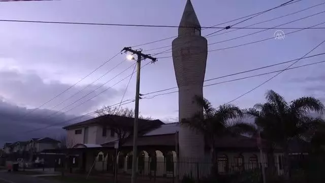 MELBOURNE - Avustralya'nın Sydney ve Melbourne kentlerinde Kovid-19 nedeniyle kapalı camilerde bayram namazı kılınamadı