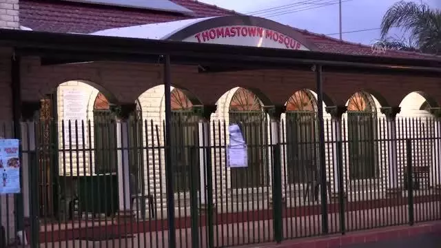 MELBOURNE - Avustralya'nın Sydney ve Melbourne kentlerinde Kovid-19 nedeniyle kapalı camilerde bayram namazı kılınamadı