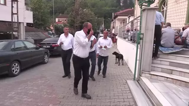 Memleket Partisi Genel Başkanı İnce, bayram namazını Elmalık köyünde kıldı