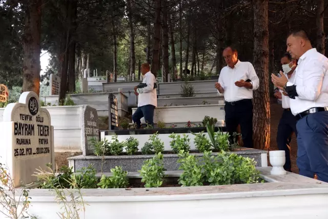 Memleket Partisi Genel Başkanı İnce, bayram namazını Elmalık köyünde kıldı