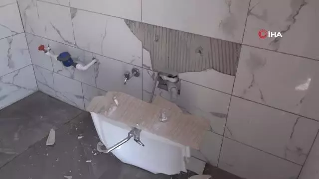 Mersin'de çirkin saldırı...Engelli tuvaletini harabeye çevirdiler