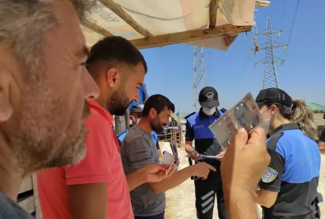 Polis, kurban satış yerlerinde sahte para uyarısı yaptı