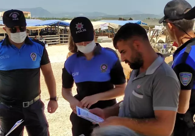 Polis, kurban satış yerlerinde sahte para uyarısı yaptı