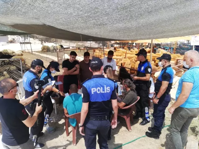 Polis, kurban satış yerlerinde sahte para uyarısı yaptı