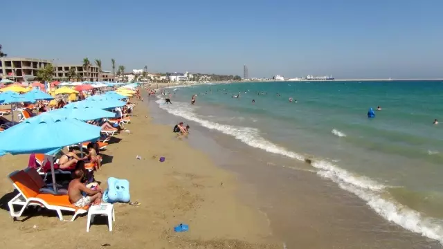 Mersin sahillerinde bayram yoğunluğu Mersin sahillerinde bayram yoğunluğu