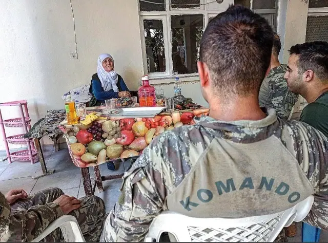 Meryem nineye Mehmetçik'ten duygulandıran bayram ziyareti