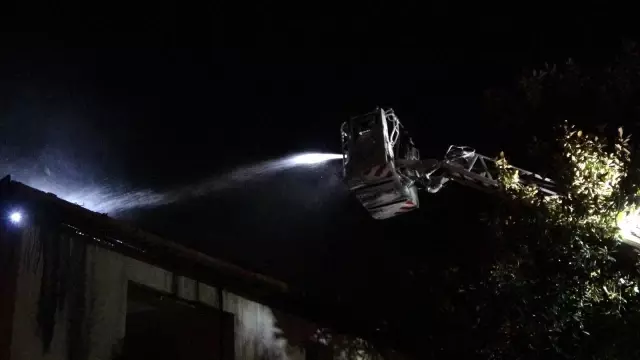 Son dakika haberi | Metruk binada çıkan yangın paniğe neden oldu