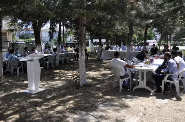 Korona virüs bayramlaşma geleneğini de etkiledi