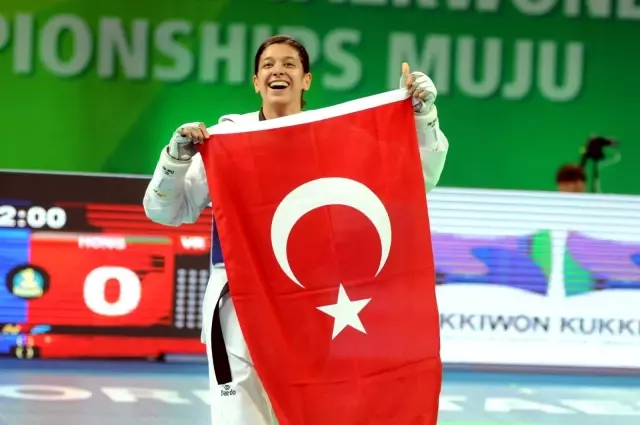 Son dakika... Milli tekvandocu Nur Tatar, kariyerinin tek eksiği olimpiyat altın madalyasını Tokyo'da kazanmayı hedefliyor