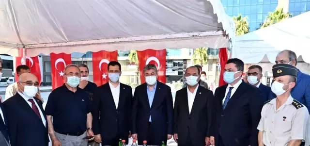 Osmaniye'de protokol üyeleri vatandaşlarla bayramlaştı