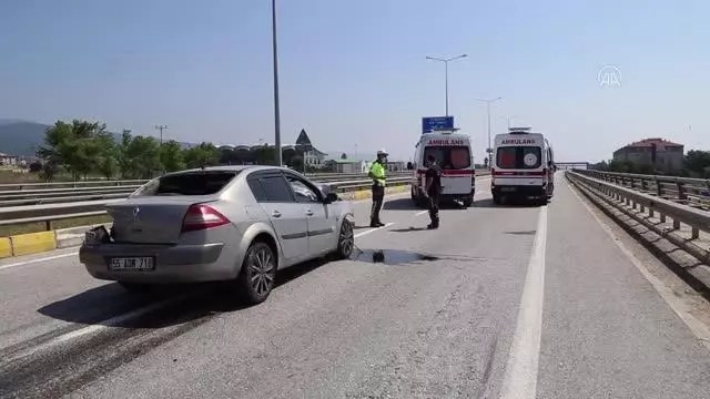 Otomobil bariyerlere çarptı: 4 yaralı