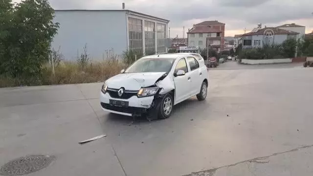 Otomobil ile motosiklet çarpıştı: 2 yaralı
