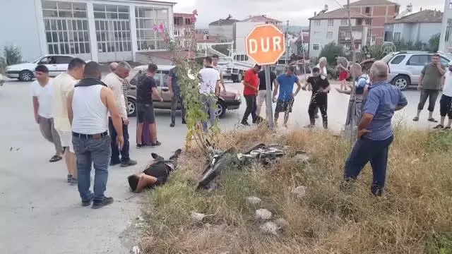 Otomobil ile motosiklet çarpıştı: 2 yaralı