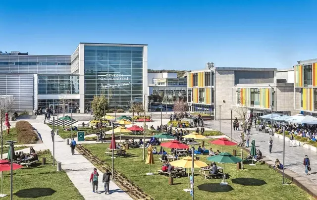 Özyeğin Üniversitesi 2021 Öğrenci Memnuniyeti Araştırmasında 'Akademik Destek ve İlgi' ile 'Kişisel Gelişim ve Kariyer Desteği' Alanlarında... Özyeğin Üniversitesi 2021 Öğrenci Memnuniyeti Araştırmasında 'Akademik Destek ve İlgi' ile 'Kişisel Gelişim ve Kariyer Desteği' Alanlarında...