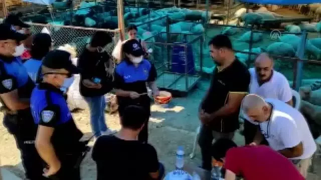 Polis, kurban satış yerlerinde sahte para uyarısı yaptı Polis, kurban satış yerlerinde sahte para uyarısı yaptı