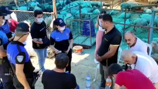 Polis, kurban satış yerlerinde sahte para uyarısı yaptı