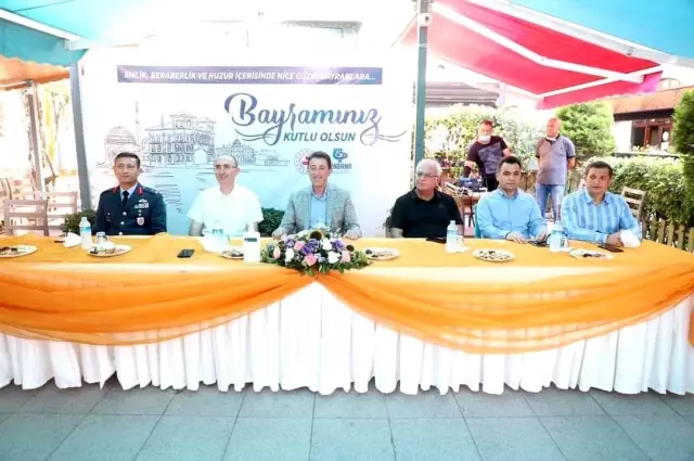 Protokol bayramlaşmasına veda mesajları damga vurdu
