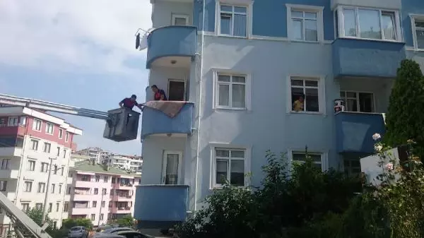 Son dakika... Rüzgarla kapı kapandı, mahsur kaldığı odadan itfaiyeciler kurtardı Son dakika... Rüzgarla kapı kapandı, mahsur kaldığı odadan itfaiyeciler kurtardı