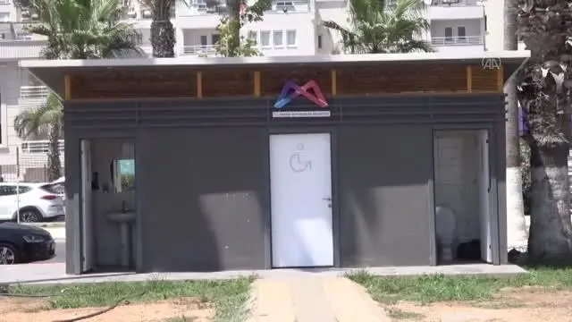 Sahildeki bazı belediye tesislerine zarar verildi