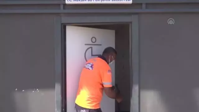 Sahildeki bazı belediye tesislerine zarar verildi