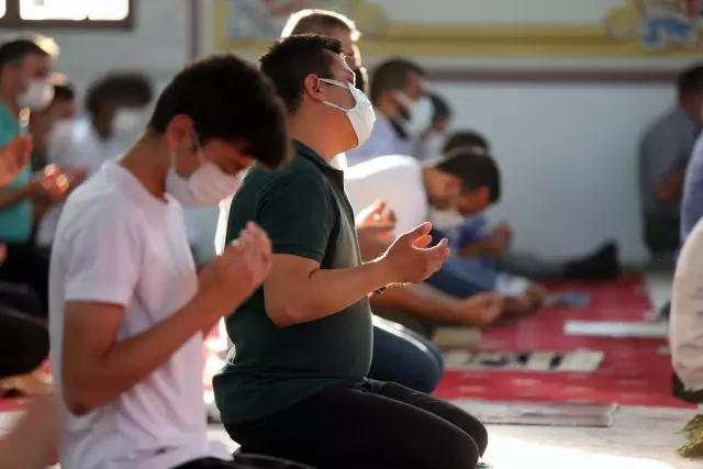 Kurban Bayramı namazı kılındı (2)