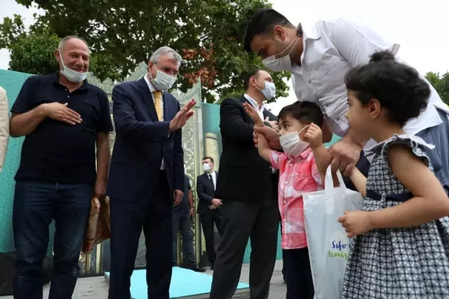 Sakaryalılar Demokrasi Meydanı'nda bayramlaştı