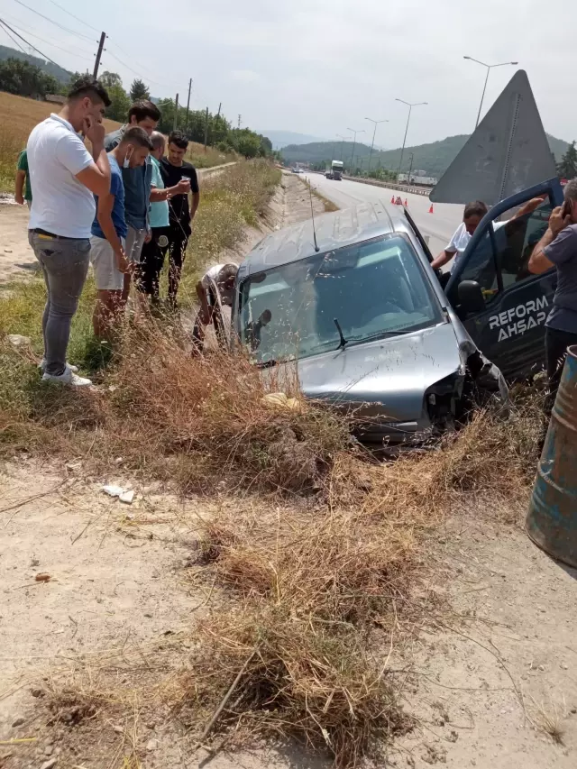 Samsun'da kamyonet su kanalına devrildi: 6 yaralı Samsun'da kamyonet su kanalına devrildi: 6 yaralı