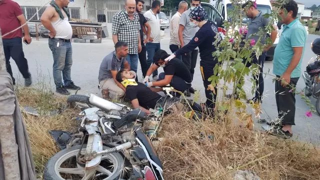 Otomobil ile motosiklet çarpıştı: 2 yaralı Otomobil ile motosiklet çarpıştı: 2 yaralı