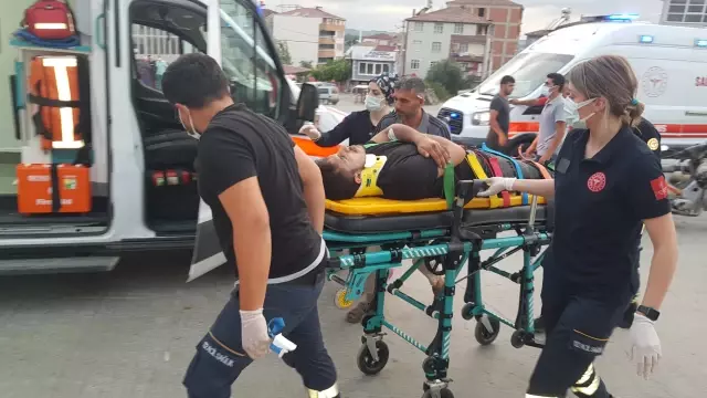 Otomobil ile motosiklet çarpıştı: 2 yaralı