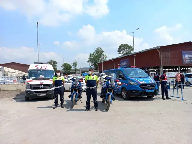 Sancaktepe'de jandarma kurban satış ve kesim yerlerini denetledi Sancaktepe'de jandarma kurban satış ve kesim yerlerini denetledi