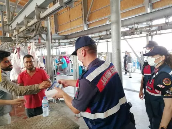 Son dakika! SANCAKTEPE'DE JANDARMA KURBAN SATIŞ VE KESİM YERLERİNİ DENETLEDİ